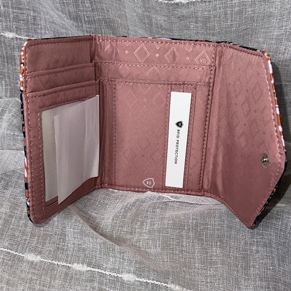 Vera Bradley Fern Paisley Design Ultralight RFID Mini Tri-Fold Wallet NWT - Picture 15 of 16